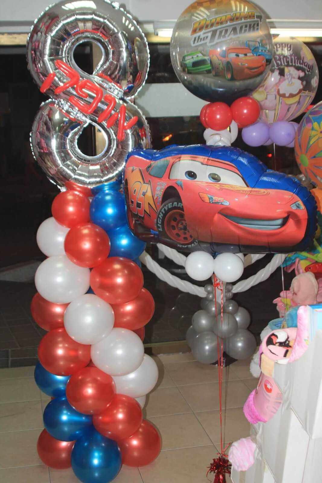 בלונים ליום הולדת שמונה