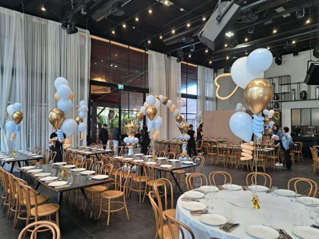סידור בלונים לברית באולם אירועים