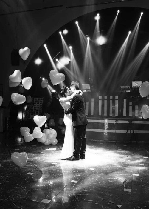 בלונים לחתונה בזמן ריקוד סולו