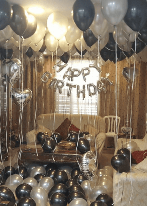 סידור בלונים מעוצבים כסופים ולבנים