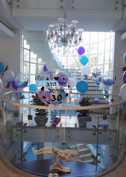 סידור בלונים באזורים מסחריים