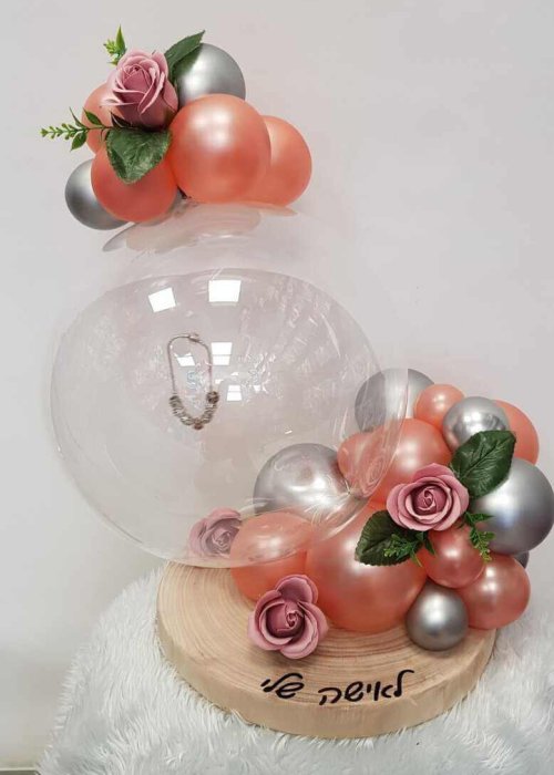 בלון פורח עם בלונים צבעוניים