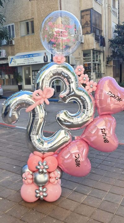 סטנד ספרות באלכסון בתוספת 3 לבבות - יום הולדת 23