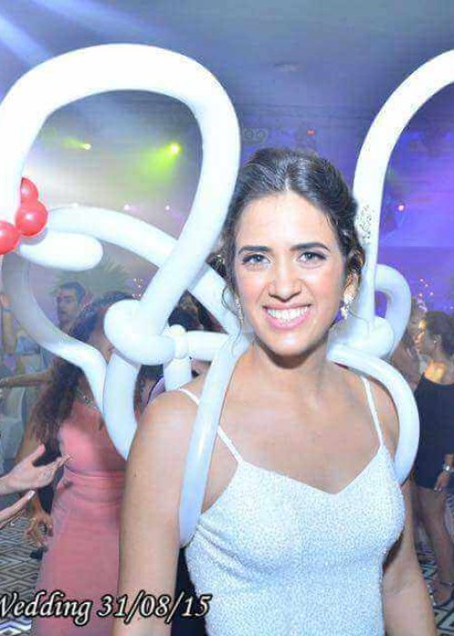 כלה עם כנפיים מבלונים