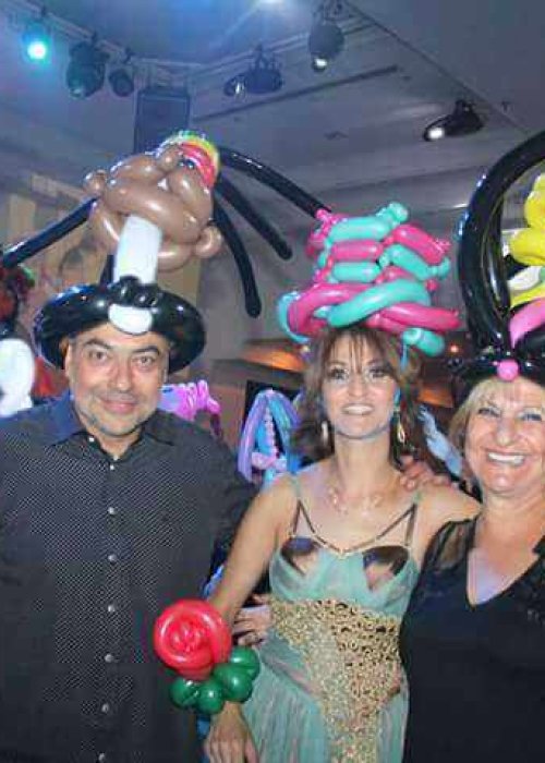 חוגגות עם בלונים