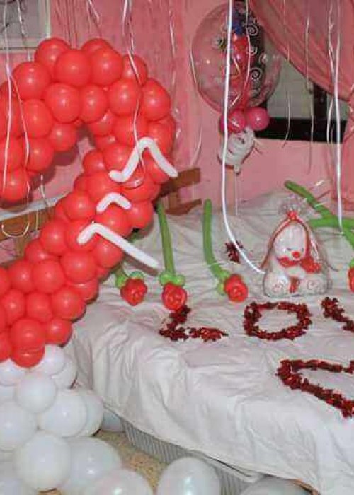 סידור בלונים בחדר