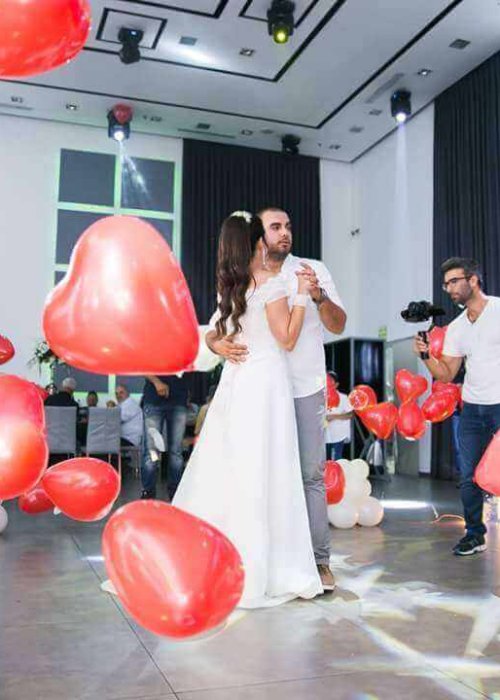 בלונים בזמן ריקוד סולו