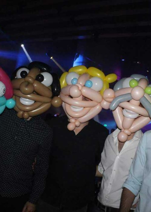 מסכות מבלונים