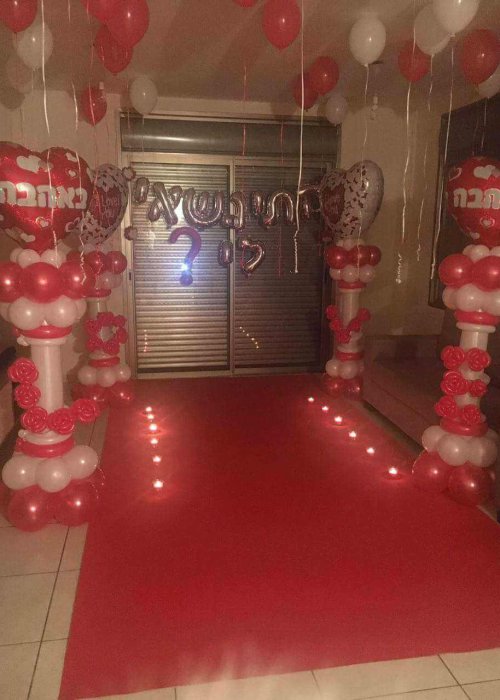 סידור בלונים להצעת נישואין