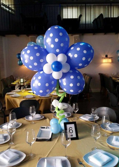 בלונים לברית בצורת פרח כחול