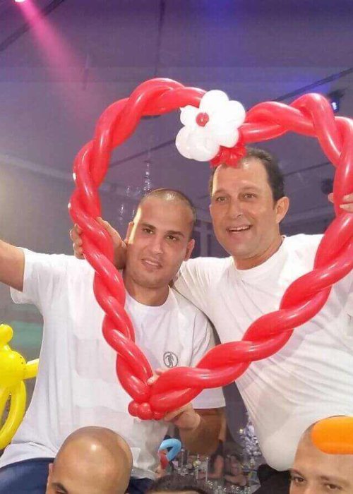 חוגגים עם בלון לב