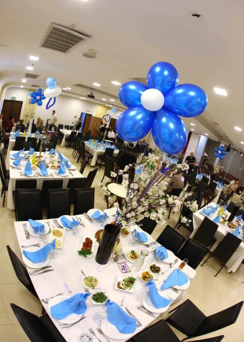 בלונים בצבע כחול לברית