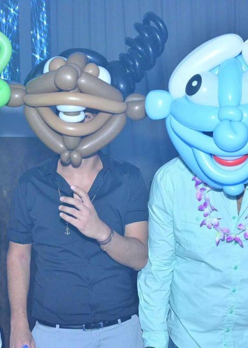 חוגגים עם מסכות בלונים