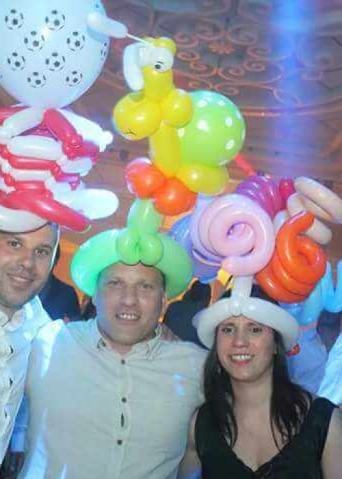 חוגגים עם בלונים