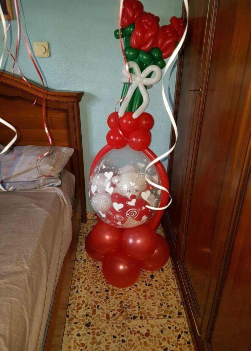 סטנד בלונים מעוצבים בצבע אדום