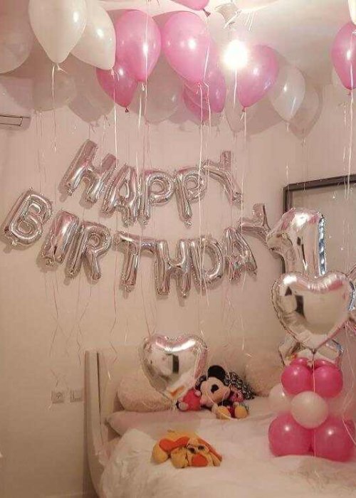 בלונים מעוצבים בצבע ורוד ולבן