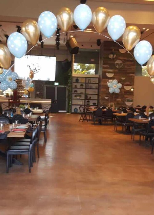 שער בלונים מעוצב לברית