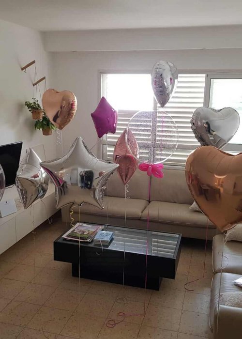 בלונים בסלון