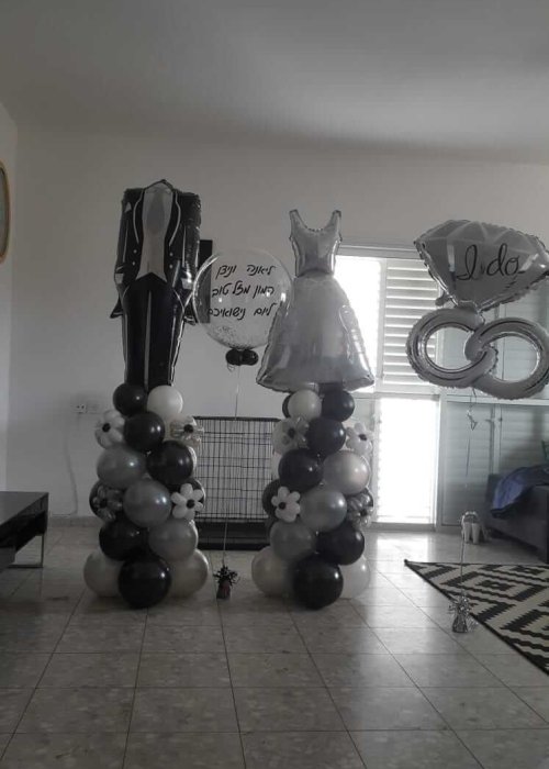 בלונים בצורת חליפה ושמלת כלה