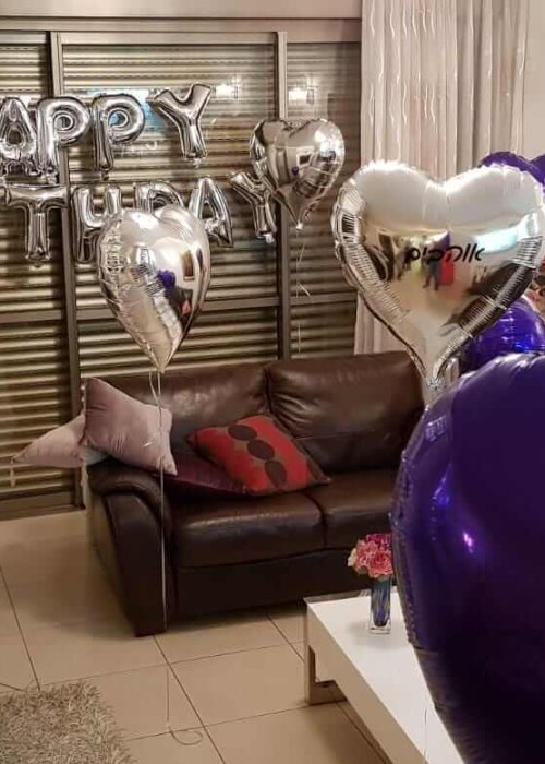 סידור בלונים בסלון