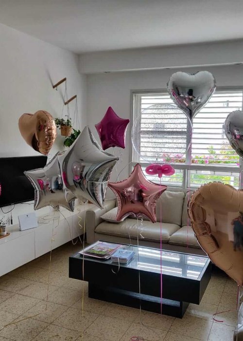 סידור בלונים בסלון