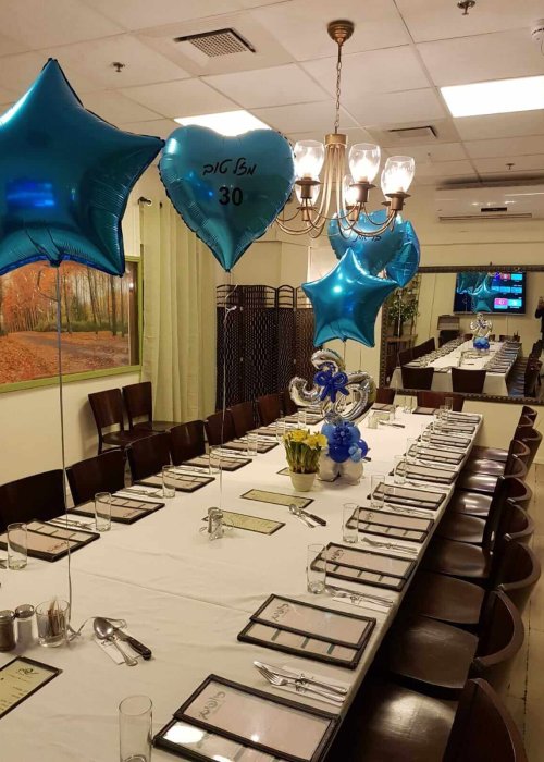 סידור בלונים באולם