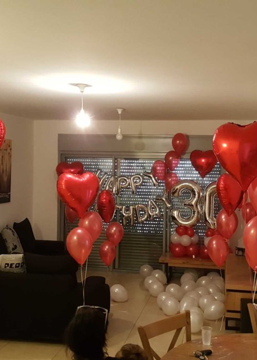 בלוני לב אדומים