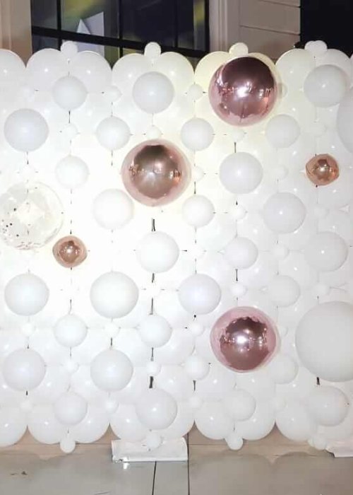 קיר בלונים לחתונה
