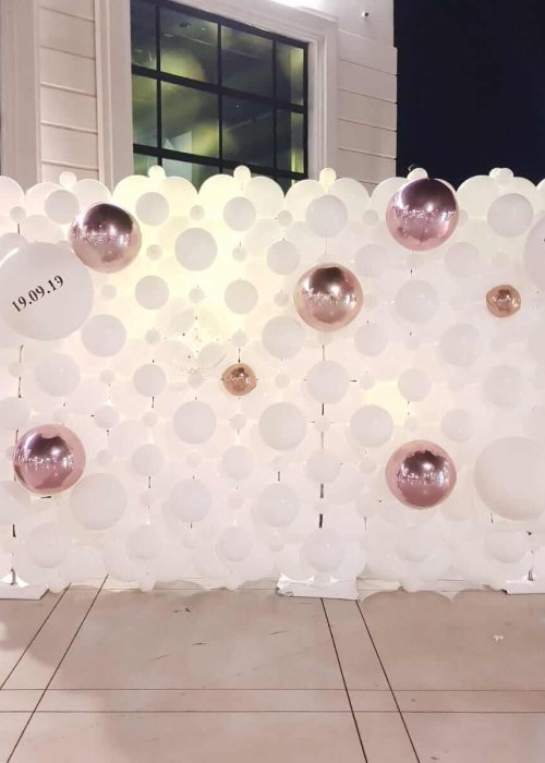 קיר בלונים לחתונה
