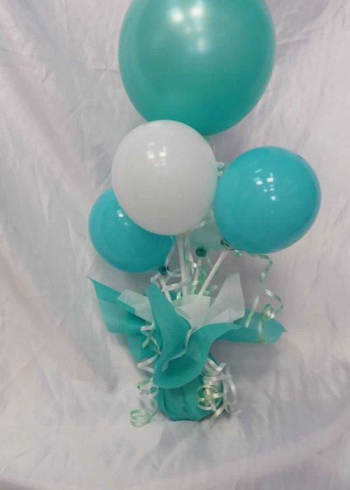 בלונים בצבע טורקיז ולבן לברית
