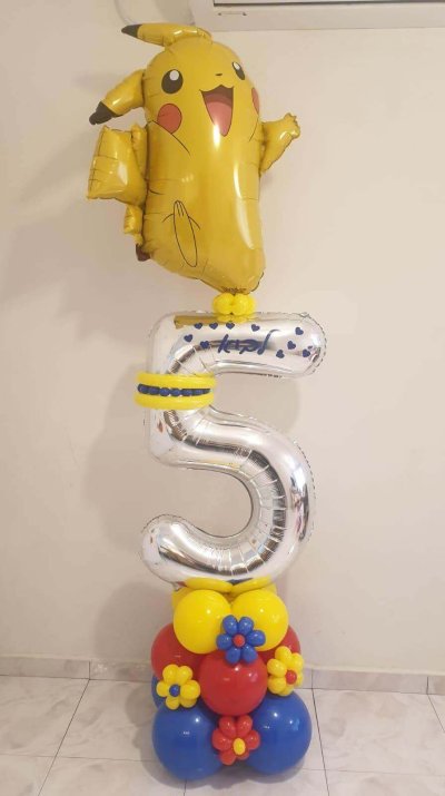 מעמד פיקאצ'ו עם הספרה 5