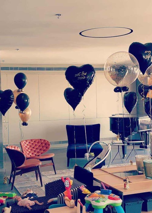 בלונים בצורת לב שחור