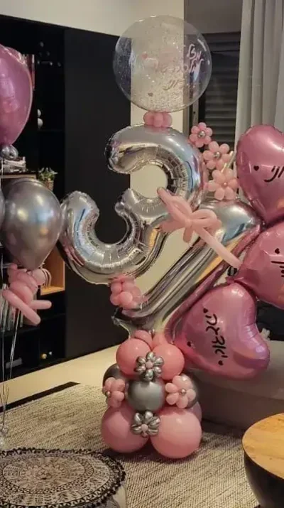 סטנד ספרות באלכסון בתוספת 3 לבבות - יום הולדת 31