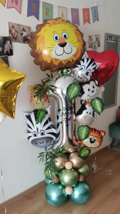 סטנד ספרה עם כל חיות הג'ונגל