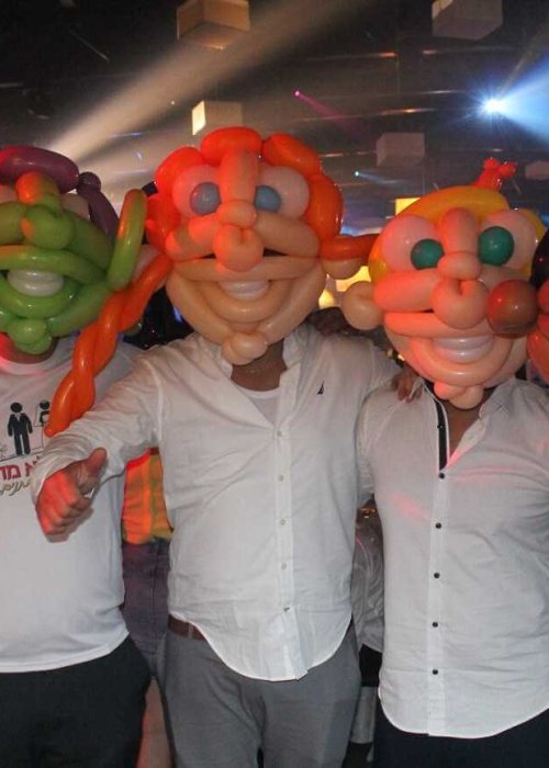 מסכות מבלונים