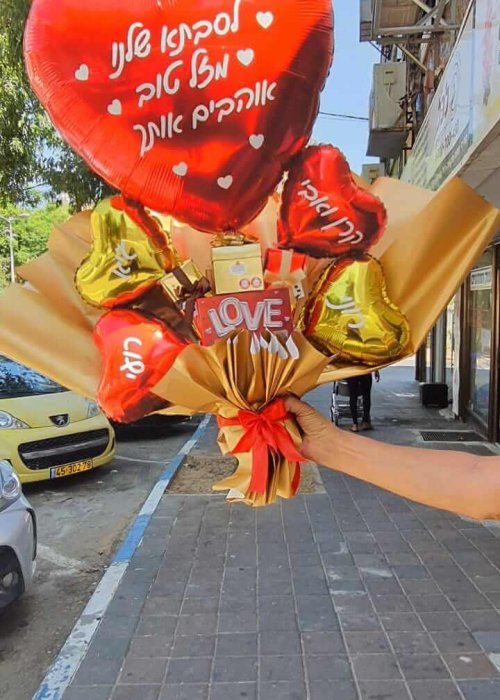 בלון לב אדום