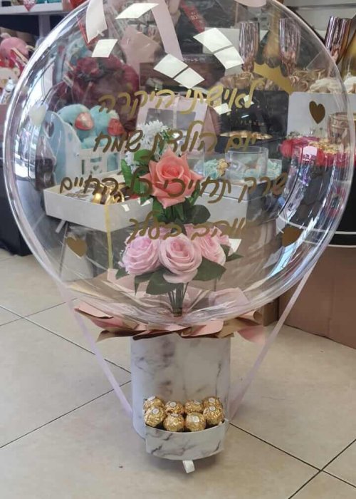 בלונים שקופים עם פרחים