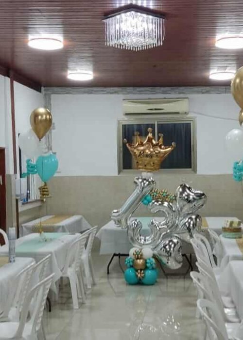 בלונים לעלייה לתורה על שולחן