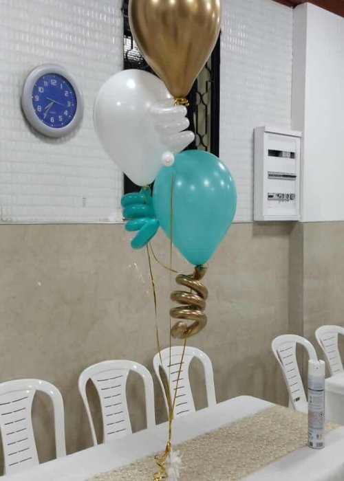 בלונים לעלייה לתורה על שולחן