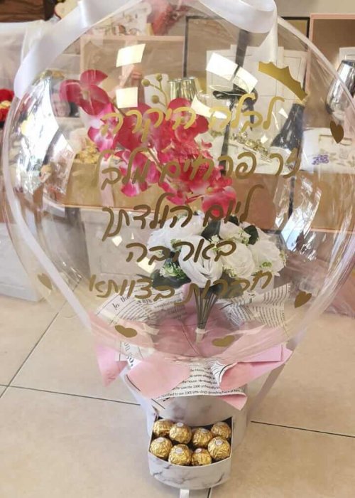 בלון שקוף עם פרחים