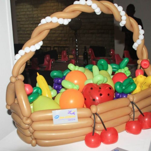 בלונים לחג שבועות בעיצוב סלסלת ביכורים