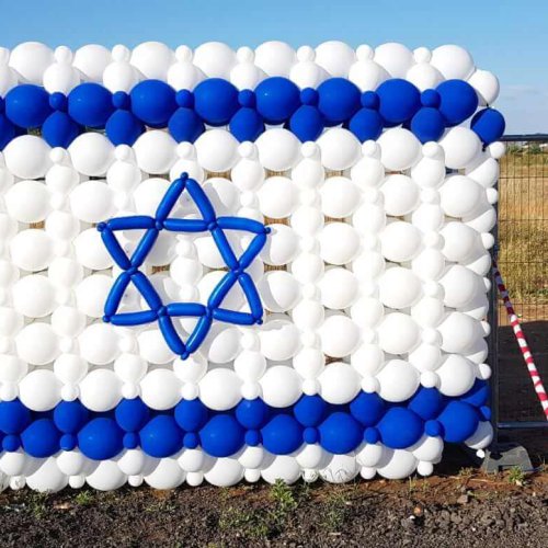 דגל ישראל בלונים ליום העצמאות