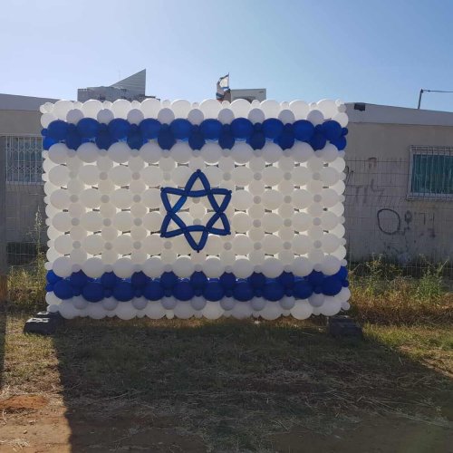 סידור בלונים ליום העצמאות