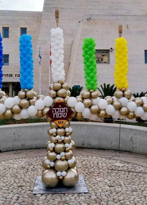 בלונים בצורת חנוכייה