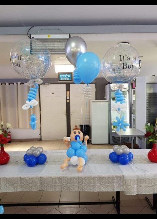 סידור בלונים לברית בצורת תינוק