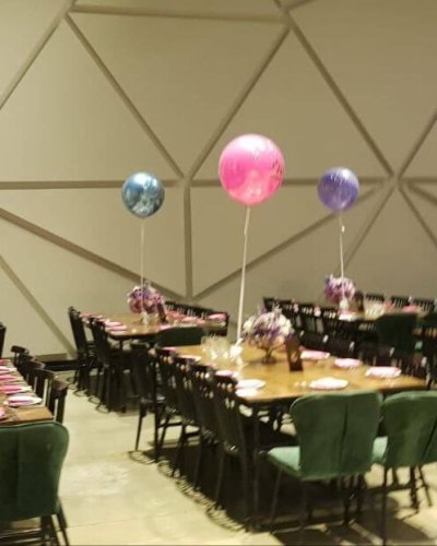 עיצוב בלונים לשולחנות אירועים לבריתה