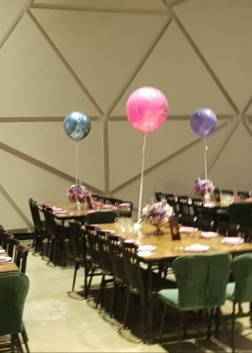 עיצוב בלונים לשולחנות אירועים לבריתה