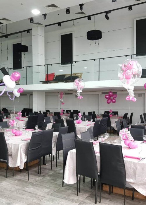 עיצוב שולחנות לבריתה עם בלונים