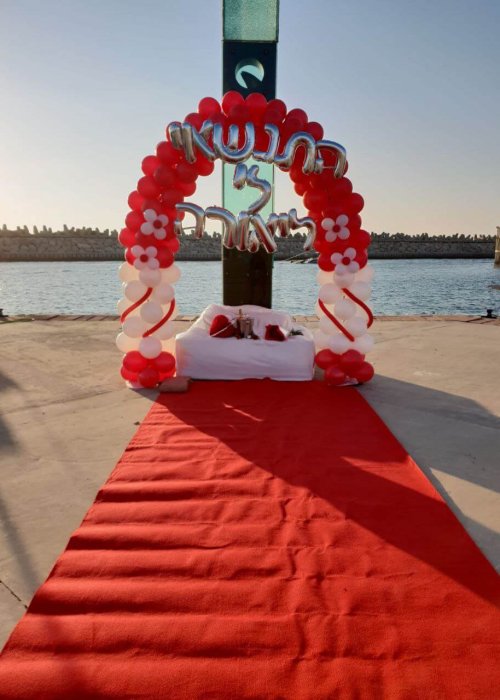 קשת בלונים להצעת נישואין