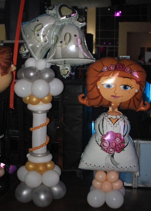 עיצוב בלונים לחתונה בצורת שושבינה
